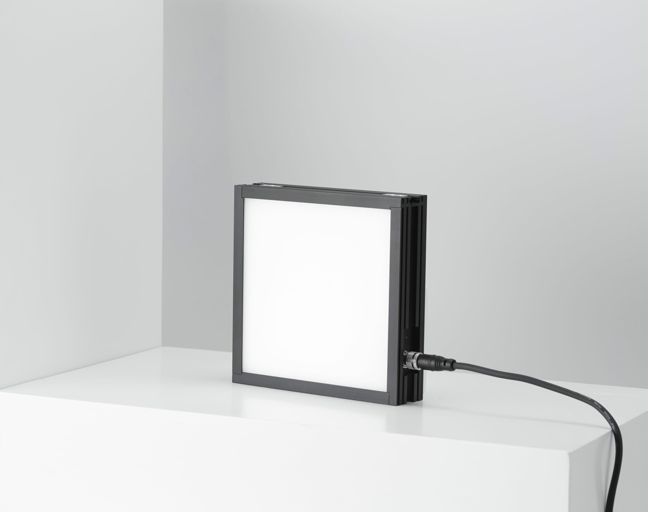 gepilatas-vs-technology-trident-light-built-in-function-vl-t-adb-series-lighting_trident-light-built-in-function
